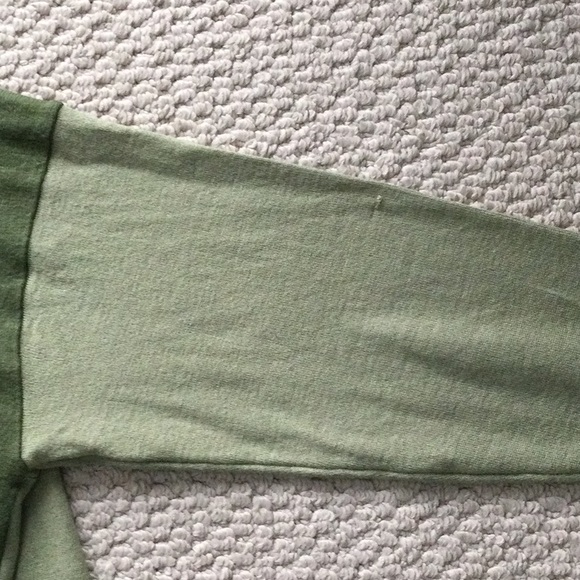 Collegiate-look two-tone green cardigan with white stripe - Picture 6 of 6